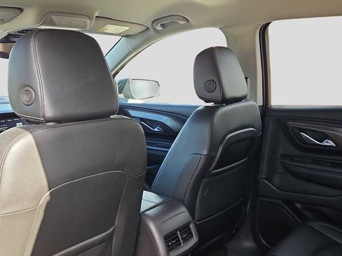 Used 2024 GMC Terrain SLT image 14