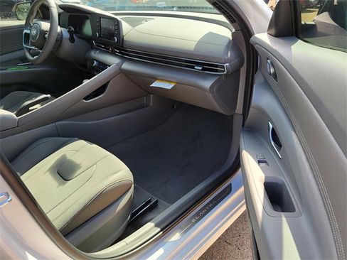 New 2025 Hyundai Elantra Sport image 6