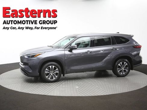 Used 2022 Toyota Highlander XLE AWD/4WD image 60