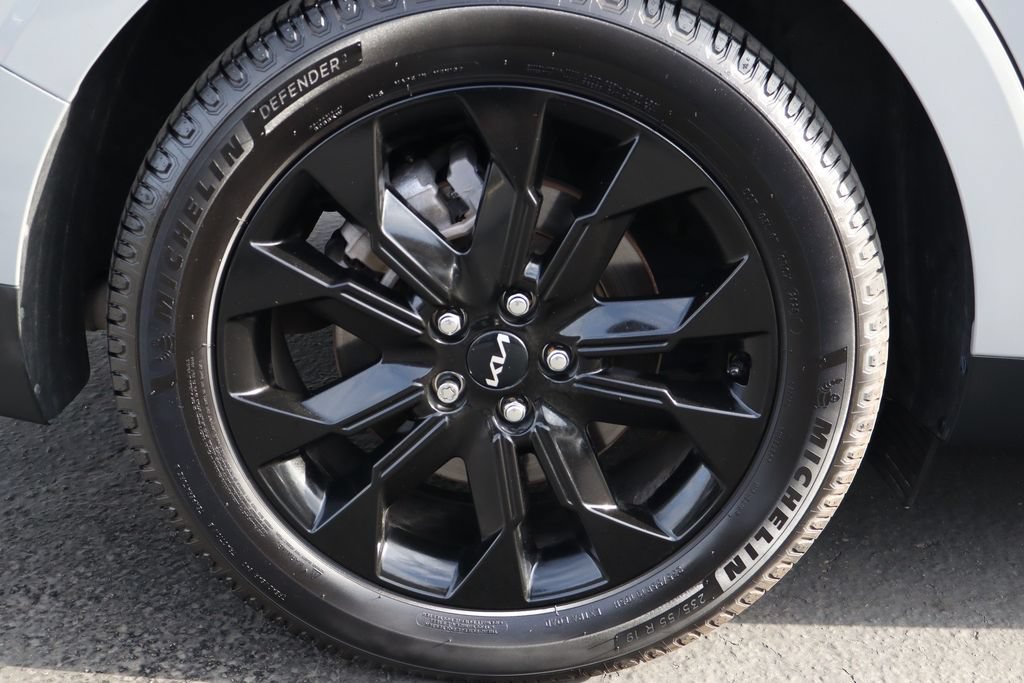 Used 2024 Kia Carnival SX FWD image 11