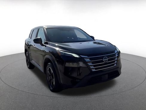 Used 2025 Nissan Rogue SV image 3