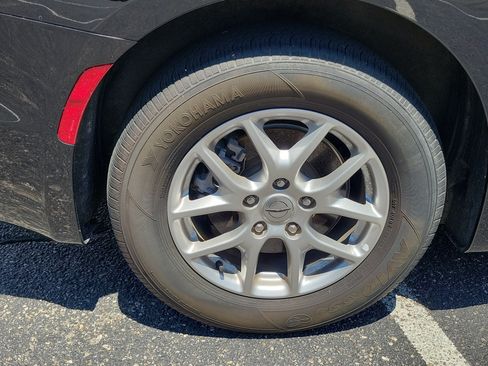 Used 2024 Chrysler Pacifica Touring-L FWD image 7