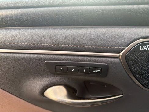 Used 2025 Lexus ES 300h w/ Luxury Package image 10