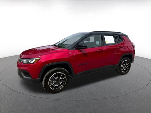 Used 2025 Jeep Compass Trailhawk AWD/4WD image 8