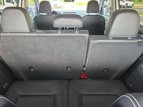 Used 2023 Volkswagen Atlas SE image 11