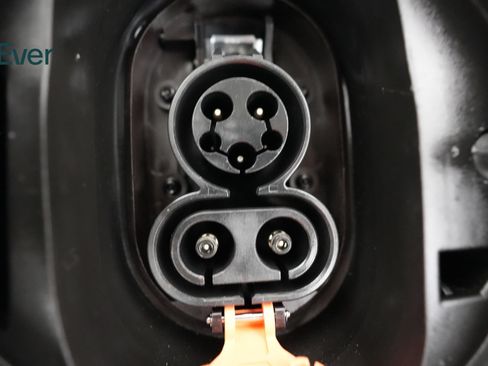 Used 2023 Chevrolet Bolt EUV Premier FWD image 10
