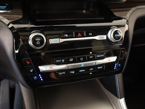 Used 2022 Ford Explorer Limited w/ Equipment Group 301A image 8