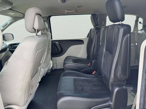 Used 2017 Dodge Grand Caravan SE w/ Power Window Group FWD image 12