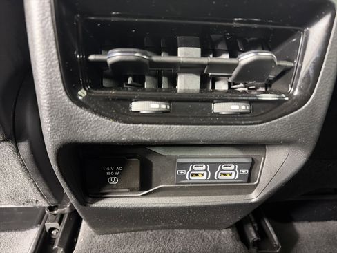 Used 2023 Jeep Grand Cherokee Laredo w/ Luxury Tech Group I AWD/4WD image 16
