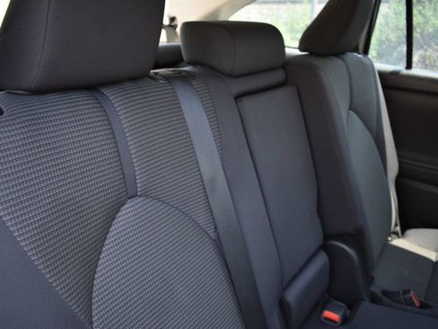 Used 2025 Toyota Highlander LE FWD image 24