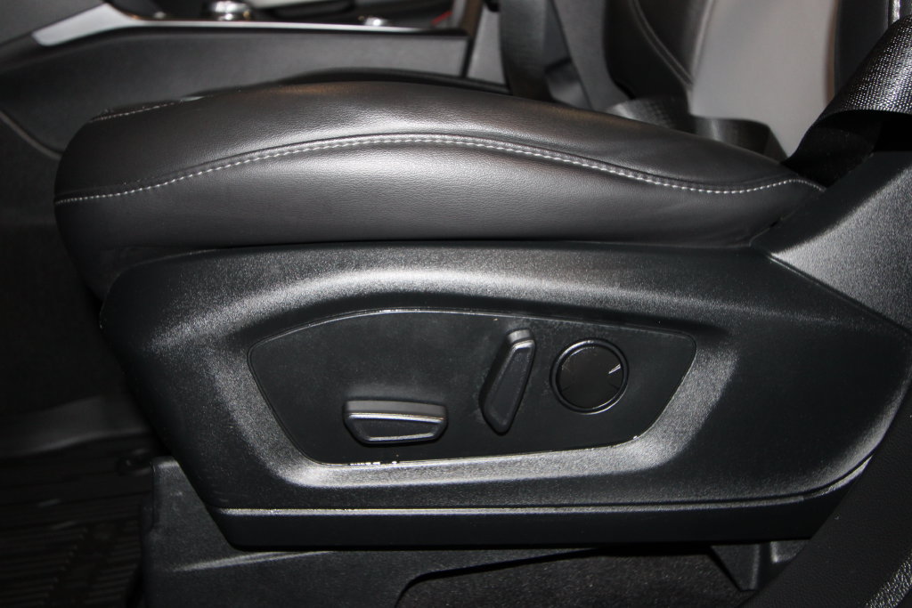 Used 2023 Ford Explorer XLT w/ Equipment Group 202A AWD/4WD image 7
