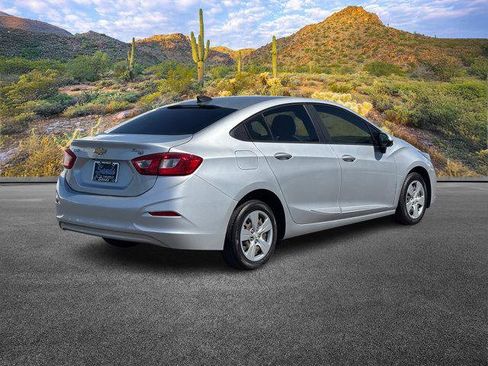 Used 2018 Chevrolet Cruze LS image 4
