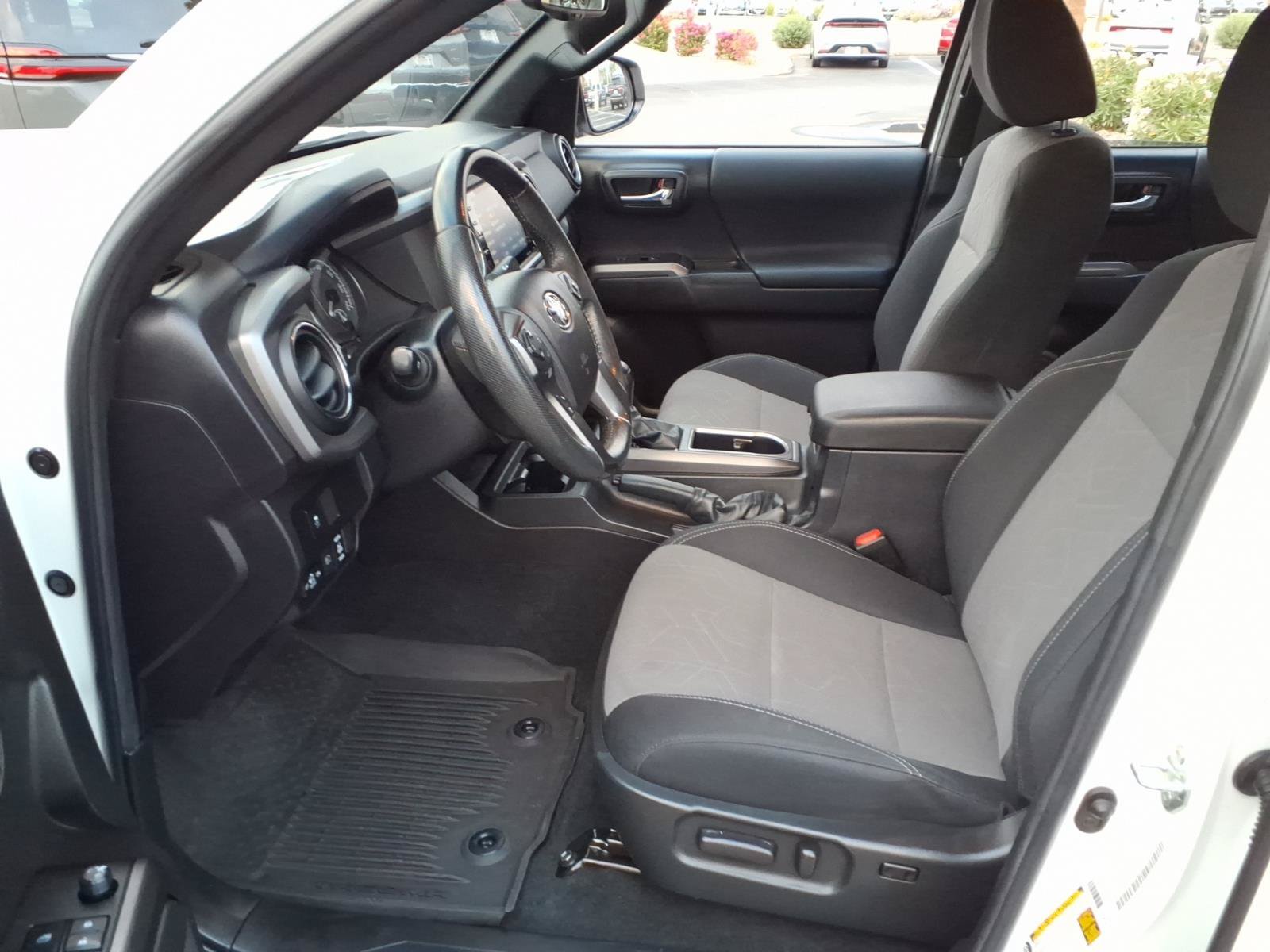 Used 2022 Toyota Tacoma TRD Sport w/ Technology Package AWD/4WD image 15