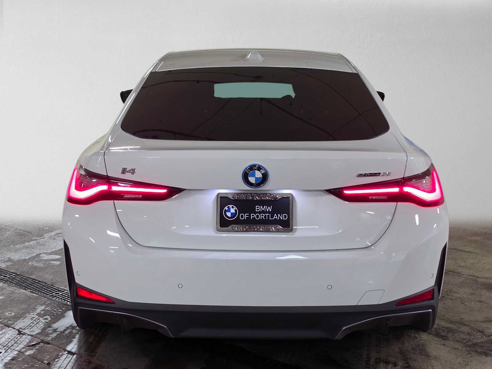 Used 2023 BMW i4 eDrive35 w/ Premium Package RWD image 4