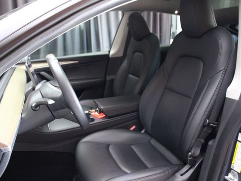 Used 2023 Tesla Model Y Long Range image 37