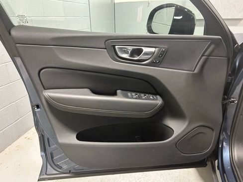 Used 2025 Volvo XC60 B5 Plus image 8