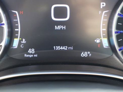 Used 2017 Chrysler Pacifica Limited image 14