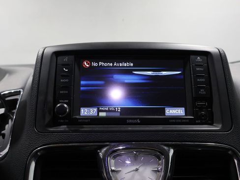 Used 2014 Chrysler Town & Country Touring image 24