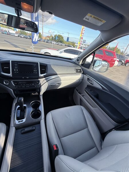 Used 2017 Honda Ridgeline RTL image 18