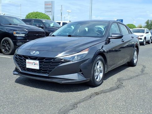 Used 2021 Hyundai Elantra SE FWD image 3