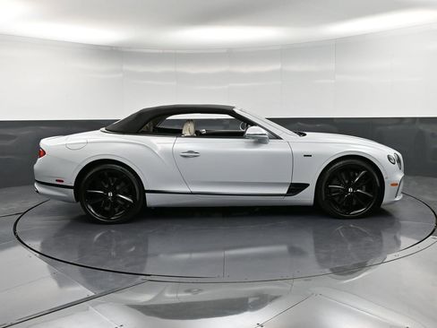 Used 2024 Bentley Continental GT image 9