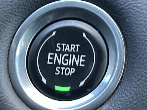 Used 2023 GMC Canyon Elevation image 27