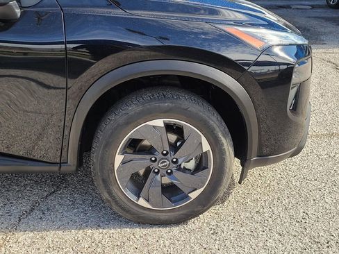 Used 2024 Nissan Rogue SV AWD/4WD image 7