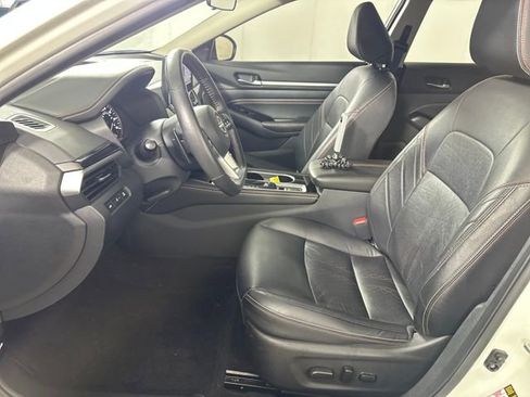 Used 2023 Nissan Altima 2.5 SR w/ SR Premium Package image 11