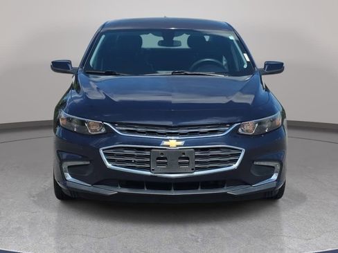 Used 2017 Chevrolet Malibu LT image 2