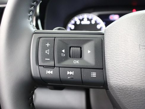 Used 2026 Nissan Pathfinder SV FWD image 26