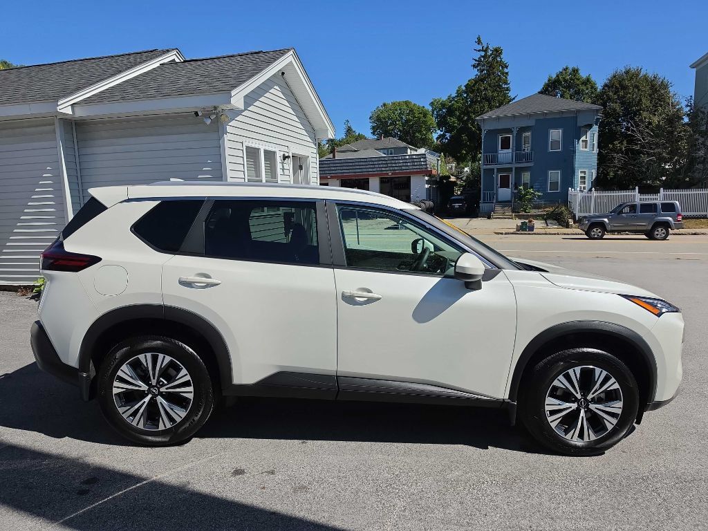 Used 2023 Nissan Rogue SV w/ SV Premium B Package AWD/4WD image 3