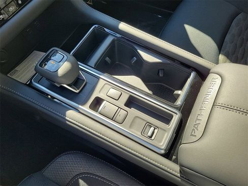 New 2025 Nissan Pathfinder SV image 10