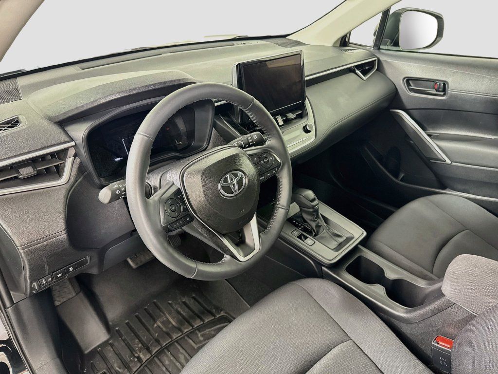 Used 2026 Toyota Corolla Cross LE FWD image 9
