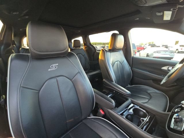 Used 2025 Chrysler Pacifica Limited FWD image 23