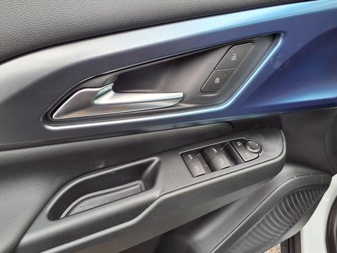 New 2026 Chevrolet Equinox EV LT image 8