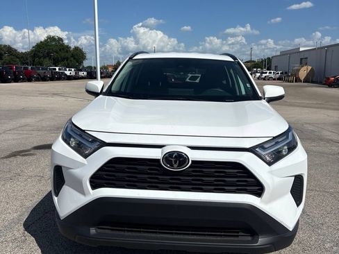Used 2025 Toyota RAV4 XLE AWD/4WD image 9