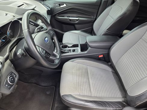 Used 2017 Ford Escape SE w/ Equipment Group 201A FWD image 11
