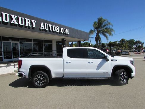Used 2023 GMC Sierra 1500 AT4 w/ Technology Package AWD/4WD image 9