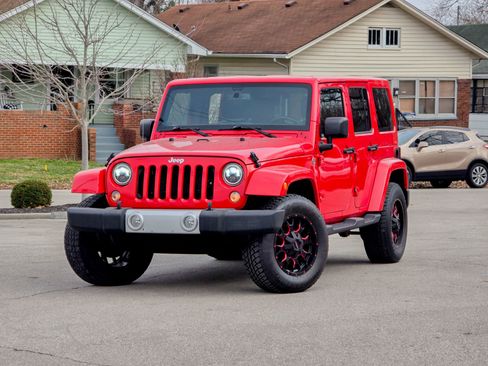 Used 2014 Jeep Wrangler Unlimited Sahara w/ Max Tow Package image 8
