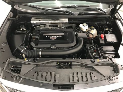 Used 2025 Cadillac XT4 Premium Luxury image 38