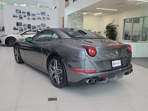 Used 2017 Ferrari California T RWD image 2