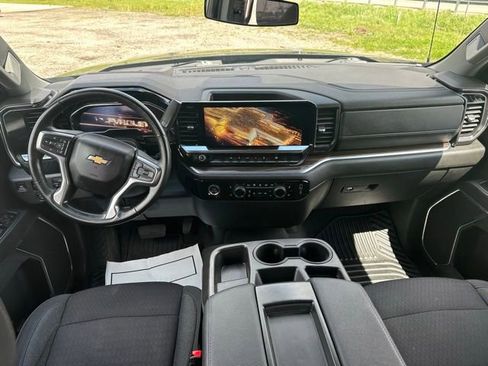 Used 2024 Chevrolet Silverado 1500 LT AWD/4WD image 17