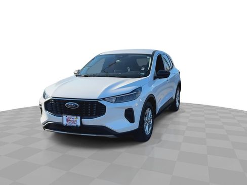 Used 2024 Ford Escape Active w/ Cold Weather Package image 4