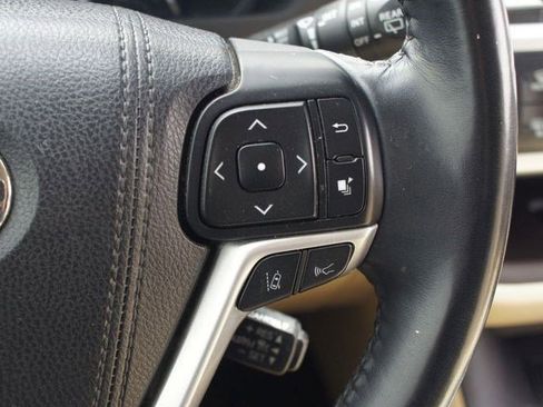 Used 2018 Toyota Highlander Limited image 12