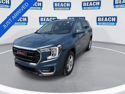 Used 2024 GMC Terrain SLE w/ Driver Convenience Package FWD image 4