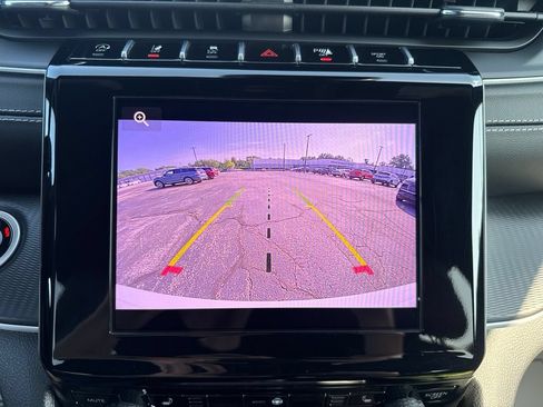 Used 2025 Jeep Grand Cherokee Altitude AWD/4WD image 14