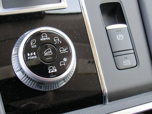 New 2025 Mitsubishi Outlander ES image 19