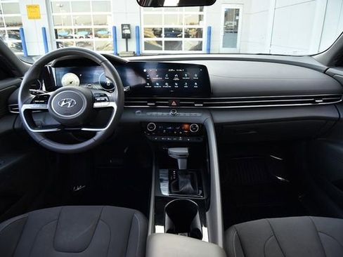 Used 2023 Hyundai Elantra SEL w/ Convenience Package image 7