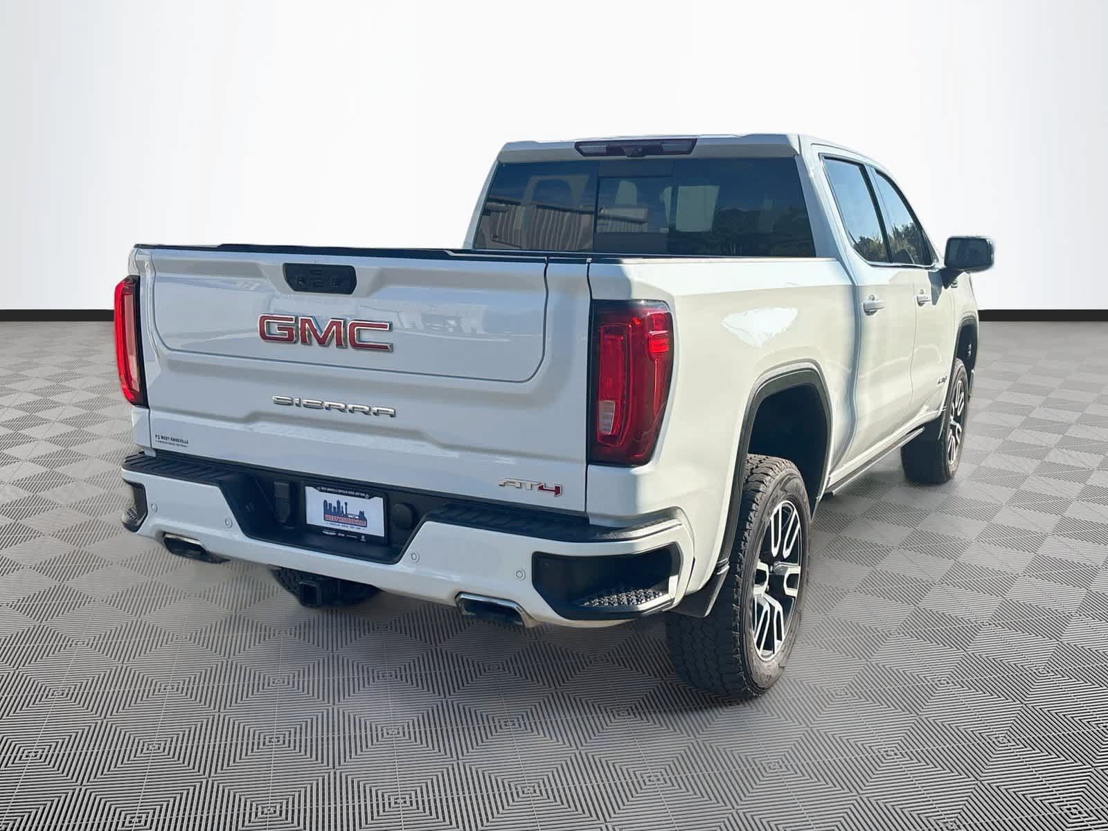 Used 2023 GMC Sierra 1500 AT4 w/ Technology Package AWD/4WD image 5