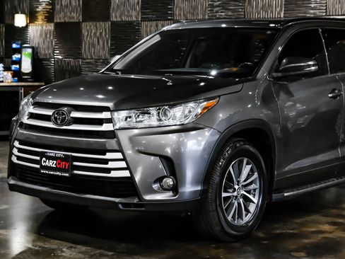 Used 2018 Toyota Highlander XLE FWD image 8